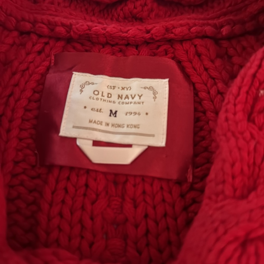 27% Lambswool Beautiful red sweater by Old Navy size medium 73% cotton - Picture 4 of 10